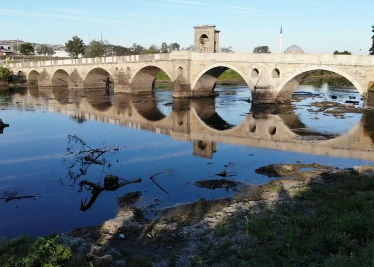 Tunca Nehri kuruma noktasına geldi! Su seviyesi 4 kat azaldı 1 Tunca Nehri kuruma noktasına geldi! Su seviyesi 4 kat azaldı