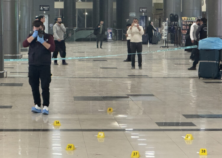 Otogarda silahlar konuştu: 1 ölü, 1’i polis 10 yaralı