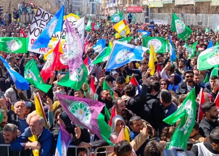 Van'da DEM Parti'den 14'te 14 1 Van’da DEM Parti’den 14’te 14