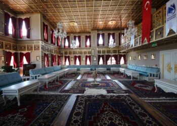Seçimin kaybedildiği belli olunca sabaha kadar 100 milyon liralık çek kesmişler