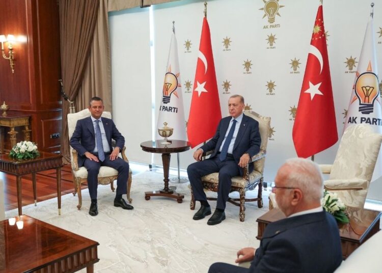 Erdoğan görüşmenin perde arkası: Özgür Özel ‘boş koltuk’u doğru bulmadı, telafi istedi