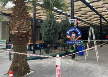 AVM’nin süs havuzunda ölü bulundu, nasıl düştüğü araştırılıyor