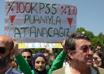 Atanamayan öğretmenler, Saraçhane’den haykırdı: Ailemizin yüzüne bakamıyoruz