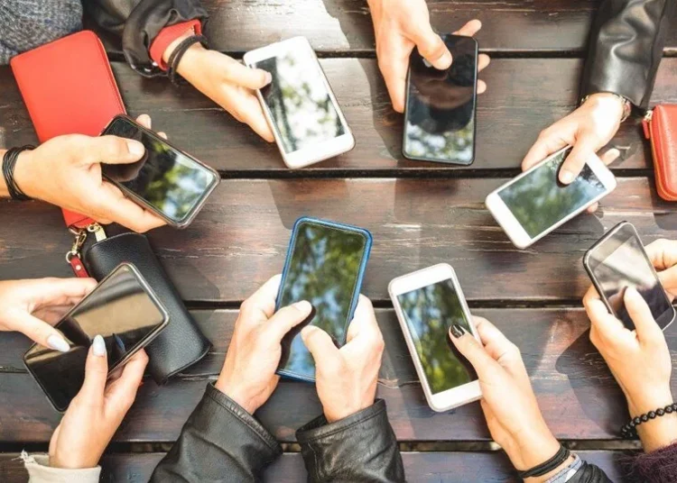 Avrupa vatandaşlarından 2 kat daha fazla cep telefonu kullanıyoruz 1 Avrupa vatandaşlarından 2 kat daha fazla cep telefonu kullanıyoruz