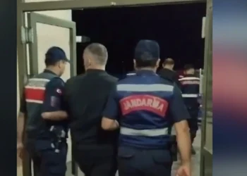 Çanakkale’de sürat teknesiyle yurt dışına kaçmaya çalışırken yakalandılar