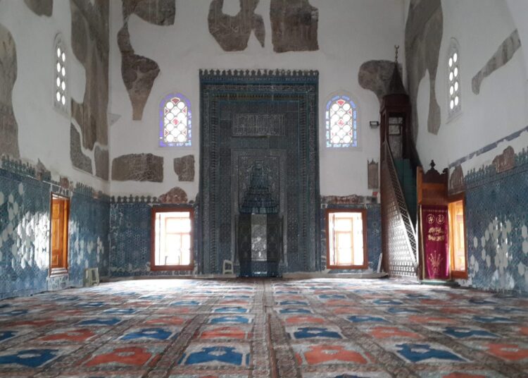 Edirne'deki Muradiye Camii çinileri ve kalem işleri özenle korunuyor 1 Edirne’deki Muradiye Camii çinileri ve kalem işleri özenle korunuyor