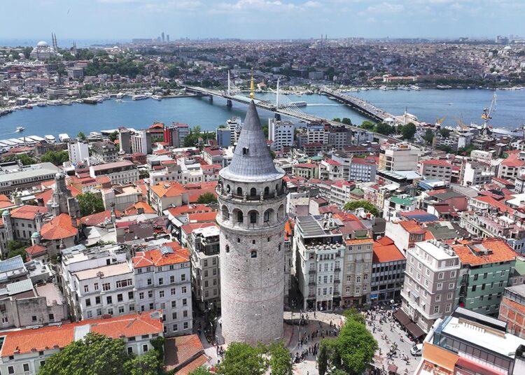 Galata Kulesi yeniden ziyarete açıldı 1 Galata Kulesi yeniden ziyarete açıldı