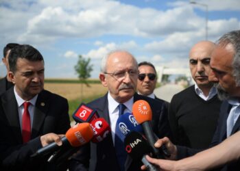Kemal Kılıçdaroğlu, Selahattin Demirtaş’ı cezaevinde ziyaret etti