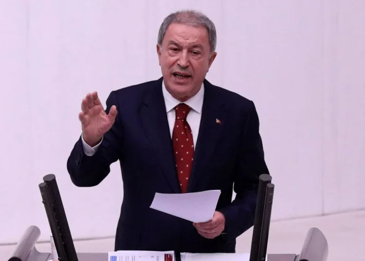 Hulusi Akar mikrofonu açık unuttu: "Bilgi geldi, oylayıp reddedeceğiz" 1 Hulusi Akar mikrofonu açık unuttu: “Bilgi geldi, oylayıp reddedeceğiz”