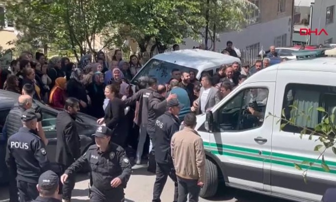 Komiser yardımcısı, eşini ve 2 çocuğunu öldürüp intihar etti 1 Komiser yardımcısı, eşini ve 2 çocuğunu öldürüp intihar etti