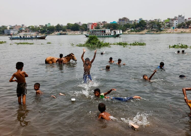 Doğu Asya'da sıcaklar can yakıyor 1 Doğu Asya’da sıcaklar can yakıyor