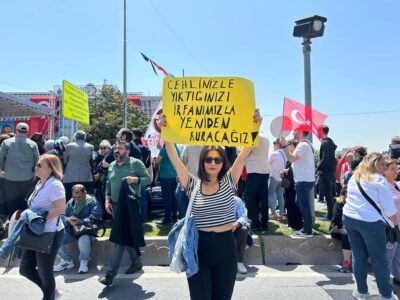 Atanamayan öğretmenler, Saraçhane’den haykırdı: Ailemizin yüzüne bakamıyoruz 3 Atanamayan öğretmenler, Saraçhane’den haykırdı: Ailemizin yüzüne bakamıyoruz