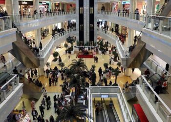 Ekonomi daralıyor! Vatandaş mağaza geziyor ama alışveriş yapmıyor