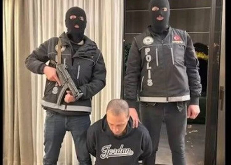 Kırmızı bültenle aranan iki uyuşturucu baronu İstanbul’da yakalandı