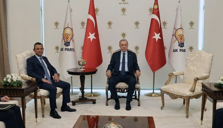 Erdoğan ve Özel görüşmesinde "boş koltuk" gündem oldu 1 Erdoğan ve Özel görüşmesinde “boş koltuk” gündem oldu