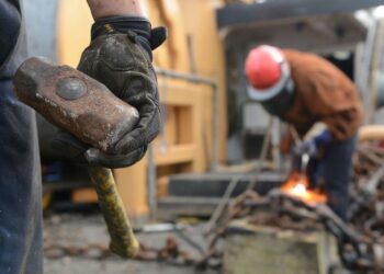 Çok çalışıyoruz yetmiyor, bir de fazla mesai yapıyoruz