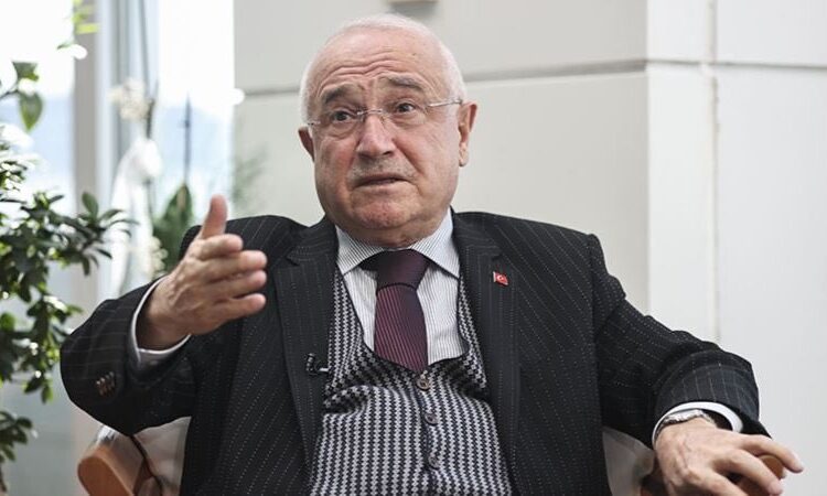 Cemil Çiçek’ten ‘yeni anayasa’ çıkışı: Böyle giderse bir kırk yıl daha aynı kalır