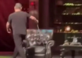 Cem Yılmaz’ın gösterisinde olay çıktı: Seyirciye sinirlendi, sahneyi terk etti