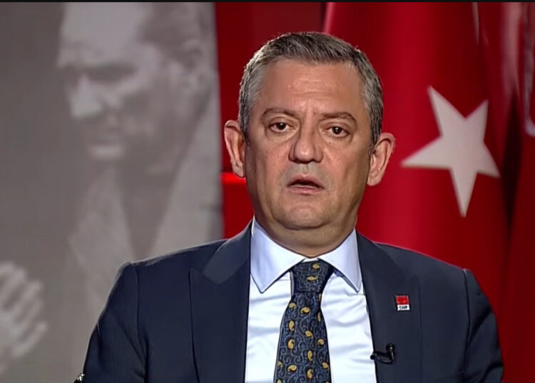 Özgür Özel: Sadece Arapça tabelayı değil, İngilizce ve Fransızca olanı da kaldır 1 Özgür Özel: Sadece Arapça tabelayı değil, İngilizce ve Fransızca olanı da kaldır