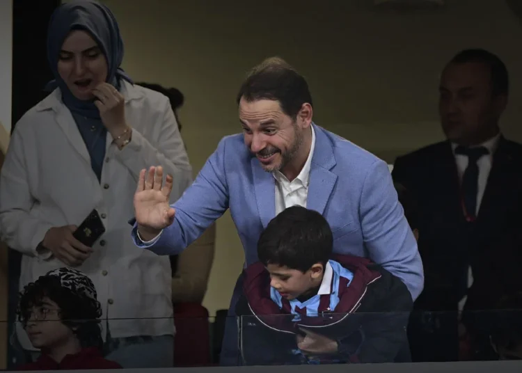 Kayıp damat Beşiktaş-Trabzonspor kupa maçında ortaya çıktı 1 Kayıp damat Beşiktaş-Trabzonspor kupa maçında ortaya çıktı