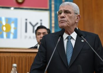 İlk kez Genel Başkan sıfatıyla kürsüye çıkan Dervişoğlu Sinan Ateş iddianamesine tepki gösterdi: ‘Ya adalet, ya kıyamet!’