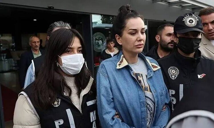 Cezaevinde sinir krizi geçiren Dilan Polat kendisine zarar verdi 1 Cezaevinde sinir krizi geçiren Dilan Polat kendisine zarar verdi