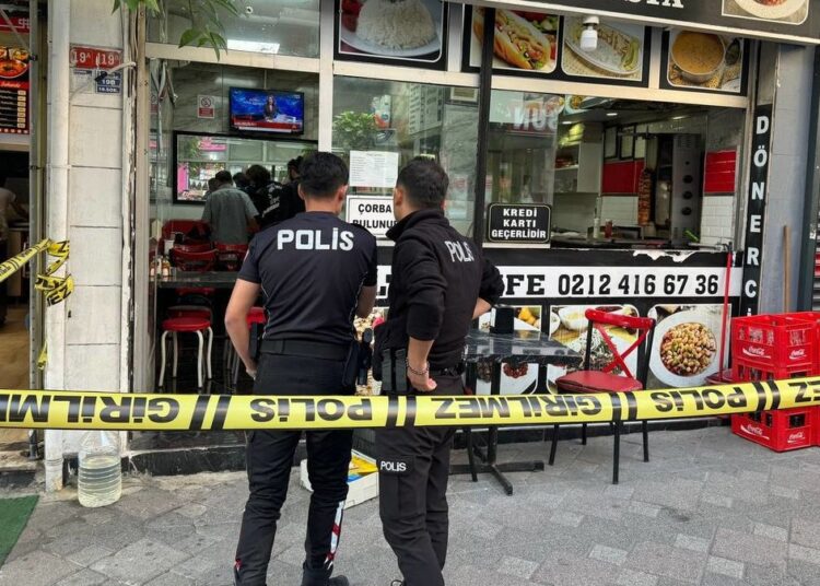 Dönerin fiyatını fazla bulunca büfeye ateş açtı