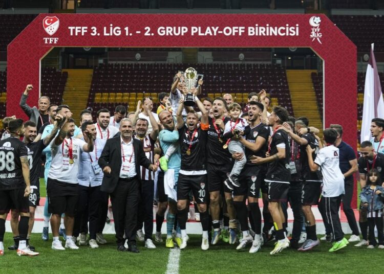Elazığspor TFF 2. Lig'e yükseldi 1 Elazığspor TFF 2. Lig’e yükseldi