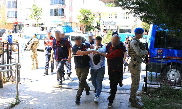 Erbaa’da 5’i jandarma 7 kişinin yaralandığı patlamada ifadeler ortaya çıktı: Kimse suçu kabul etmiyor 1 Erbaa’da 5’i jandarma 7 kişinin yaralandığı patlamada ifadeler ortaya çıktı: Kimse suçu kabul etmiyor