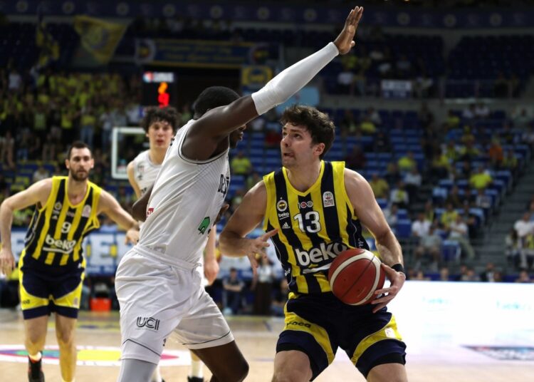 Play-off yarı final ilk maçında Beşiktaş’ı yenen Fenerbahçe seride 1-0 öne geçti 1 Play-off yarı final ilk maçında Beşiktaş’ı yenen Fenerbahçe seride 1-0 öne geçti