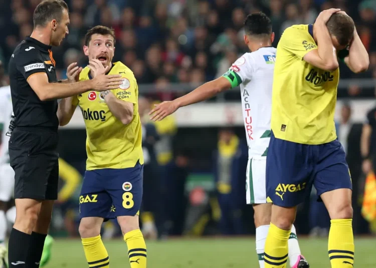 Fenerbahçe Konya’da şampiyonluk yarışını bitirdi… Galatasaray’la fark 6’ya çıktı 1 Fenerbahçe Konya’da şampiyonluk yarışını bitirdi… Galatasaray’la fark 6’ya çıktı