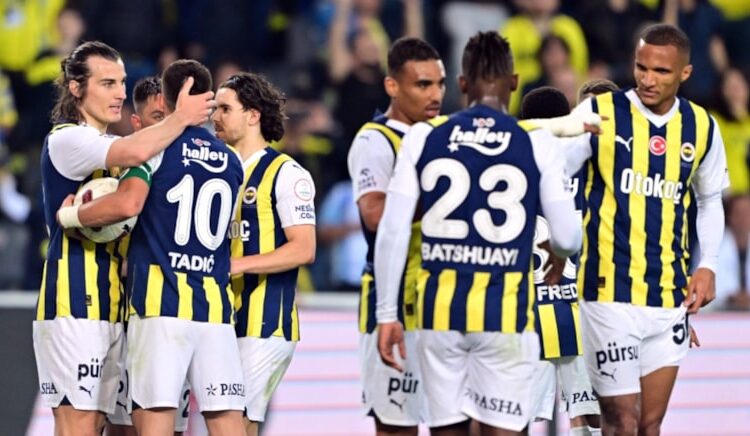 Kayserispor'u yenen Fenerbahçe umudunu gelecek haftaya taşıdı 1 Kayserispor’u yenen Fenerbahçe umudunu gelecek haftaya taşıdı