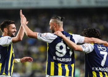Fenerbahçe, İstanbulspor'u 6-0 yendi ama şampiyonluğa yetmedi 4 Fenerbahçe, İstanbulspor’u 6-0 yendi ama şampiyonluğa yetmedi