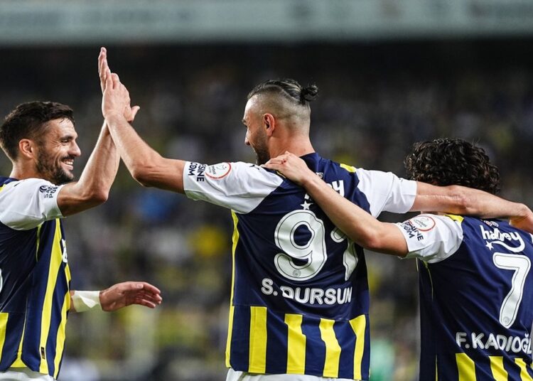 Fenerbahçe, İstanbulspor'u 6-0 yendi ama şampiyonluğa yetmedi 1 Fenerbahçe, İstanbulspor’u 6-0 yendi ama şampiyonluğa yetmedi