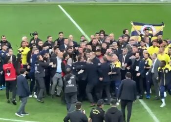 PFDK kararları açıklandı, Fenerbahçe'ye ceza yağdı 10 PFDK kararları açıklandı, Fenerbahçe’ye ceza yağdı