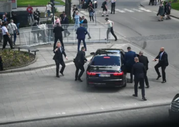 Silahlı saldırıya uğrayan Slovakya Başbakanı hayati tehlikeyi atlattı