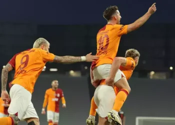 Safa Kar yazdı l Galatasaray şampiyon gibi