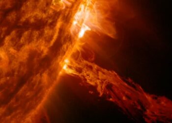 Güneş patlaması kaynaklı manyetik fırtına iletişim ve güç sistemlerini etkileyecek