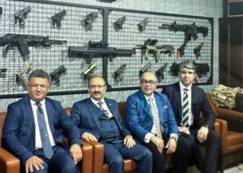Bunlar da hâkimin silah koleksiyonu!