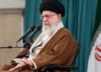 Hamaney beş gün yas ilan etti, görevi Reisi’nin yardımcısına devretti