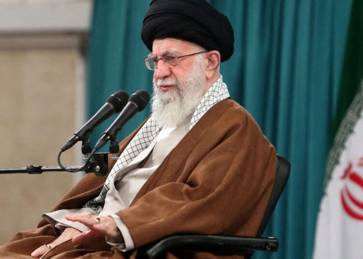 Hamaney beş gün yas ilan etti, görevi Reisi’nin yardımcısına devretti