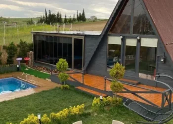 Yok böyle bir olay! Çatalca’da 5 ev havuzuyla birlikte gitti