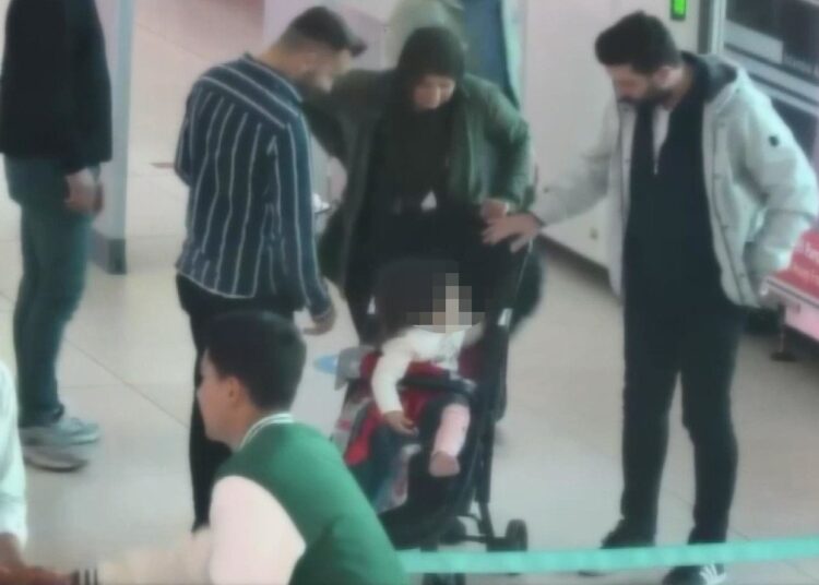 İstanbul Havalimanı'nda bebek arabasında 73 külçe altın ele geçirildi 1 İstanbul Havalimanı’nda bebek arabasında 73 külçe altın ele geçirildi