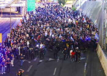 İsrail halkı, Netanyahu hükümetinin anlaşmayı kabul etmesi için sokaklara çıktı