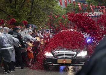 “Erdoğan israf ederken kamuda tasarruf olmaz”