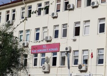Adliyede ‘makam tuvaleti’ kavgası: Başsavcı, avukatı polis zoruyla çıkardı
