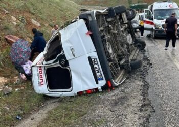 Malatya’da yolcu minibüsü devrildi: 1’i ağır 12 yaralı