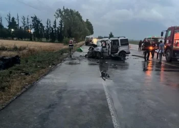 İki araç kafa kafaya çarpıştı: 5 ölü, 2 ağır yaralı