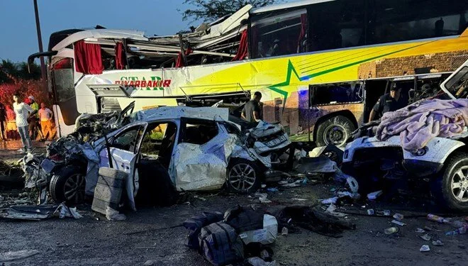 Mersin'de büyük kaza: 10 ölü, 30 yaralı 1 Mersin’de büyük kaza: 10 ölü, 30 yaralı