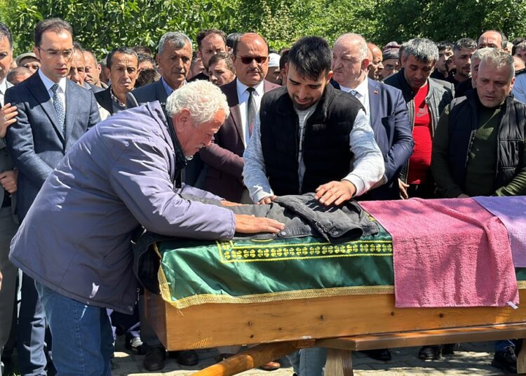 Göçükte ölen madenci, emekli olduğu halde oğlunu evlendirebilmek için çalışıyormuş 1 Göçükte ölen madenci, emekli olduğu halde oğlunu evlendirebilmek için çalışıyormuş